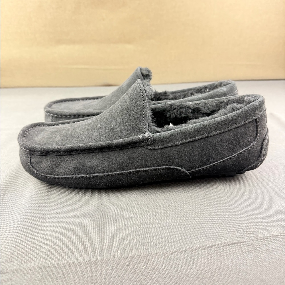 UGG Ascot Mens Slippers Loafer Size 9 Black Suede Sheepskin Slip On 1115149